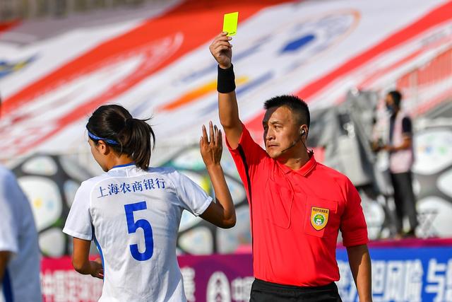 滕哈格回曼彻斯特与妻子晚餐 经纪人团队成员在场