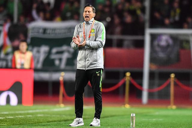 约基奇缺阵掘金大胜快船 文班10分马刺负雄鹿