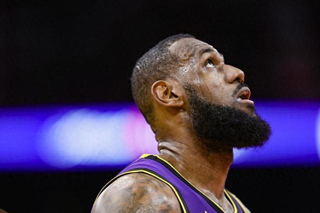 高诗岩29+9沙约克28分 山东险胜北京终结3连败